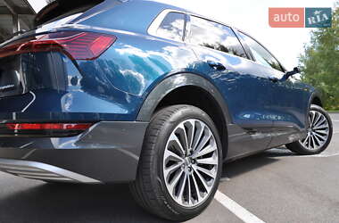 Позашляховик / Кросовер Audi e-tron 2019 в 
