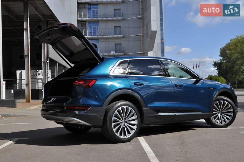 Внедорожник / Кроссовер Audi e-tron 2019 в Киеве