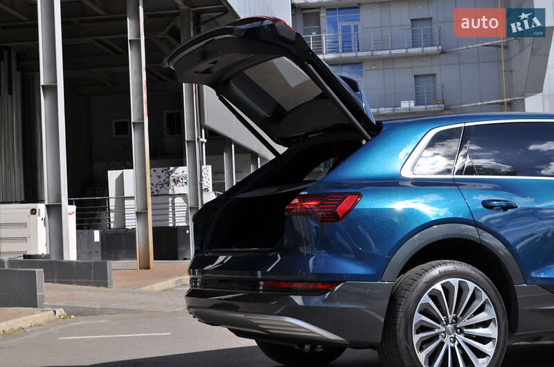 Внедорожник / Кроссовер Audi e-tron 2019 в Киеве