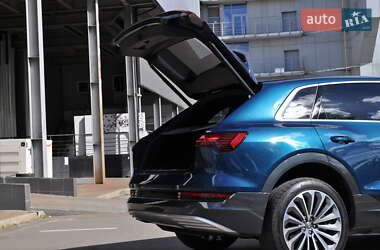 Позашляховик / Кросовер Audi e-tron 2019 в 