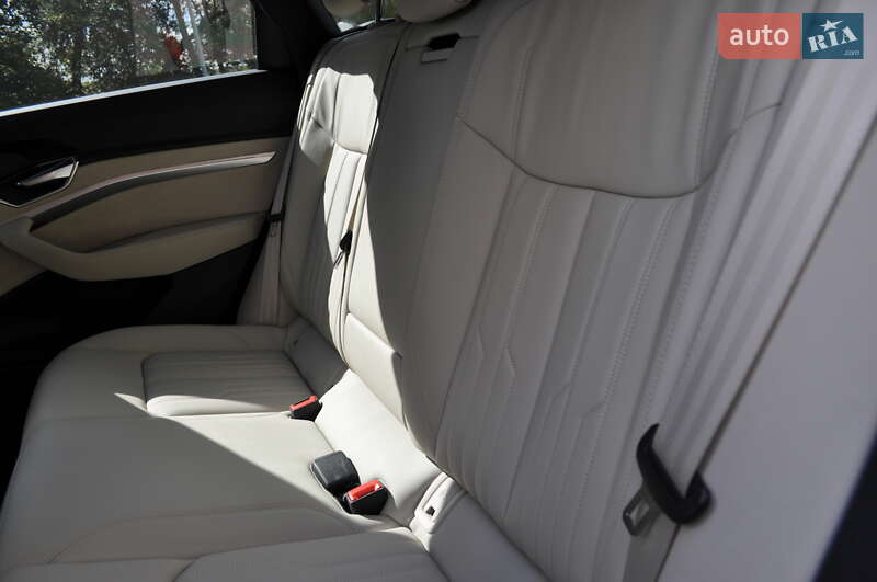 Внедорожник / Кроссовер Audi e-tron 2019 в Киеве