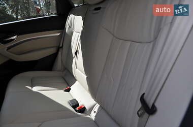 Позашляховик / Кросовер Audi e-tron 2019 в 