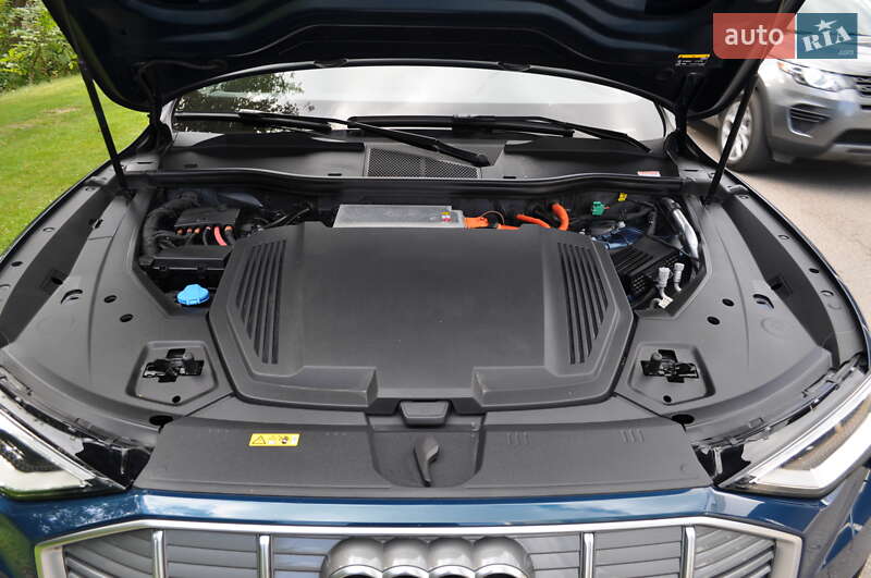 Внедорожник / Кроссовер Audi e-tron 2019 в Киеве