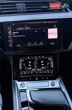 Внедорожник / Кроссовер Audi e-tron 2020 в 