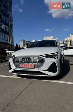 Внедорожник / Кроссовер Audi e-tron 2021 в 
