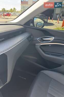 Внедорожник / Кроссовер Audi e-tron 2021 в 
