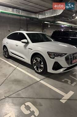 Внедорожник / Кроссовер Audi e-tron 2021 в 