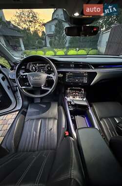Внедорожник / Кроссовер Audi e-tron 2019 в 