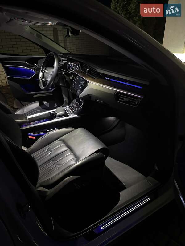 Внедорожник / Кроссовер Audi e-tron 2019 в Киеве