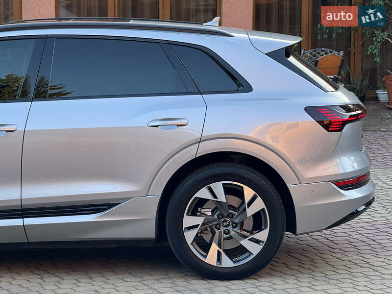 Позашляховик / Кросовер Audi e-tron 2022 в Мукачевому