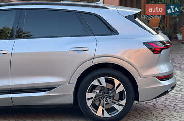 Внедорожник / Кроссовер Audi e-tron 2022 в 