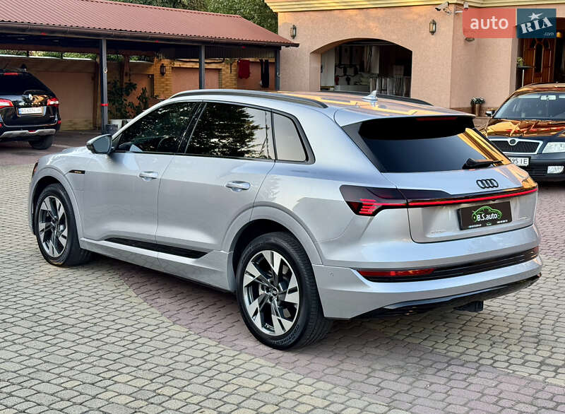 Позашляховик / Кросовер Audi e-tron 2022 в Мукачевому