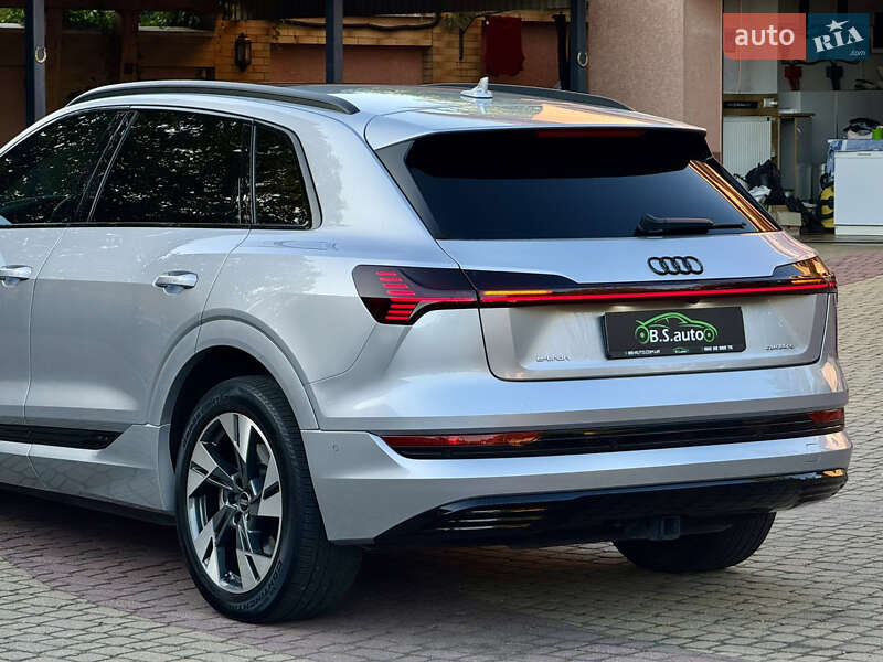 Позашляховик / Кросовер Audi e-tron 2022 в Мукачевому