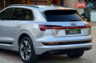 Внедорожник / Кроссовер Audi e-tron 2022 в 