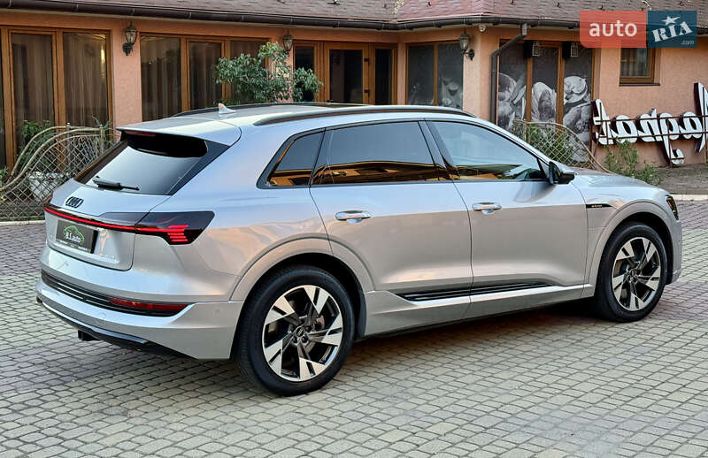 Позашляховик / Кросовер Audi e-tron 2022 в Мукачевому