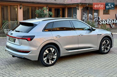 Внедорожник / Кроссовер Audi e-tron 2022 в 