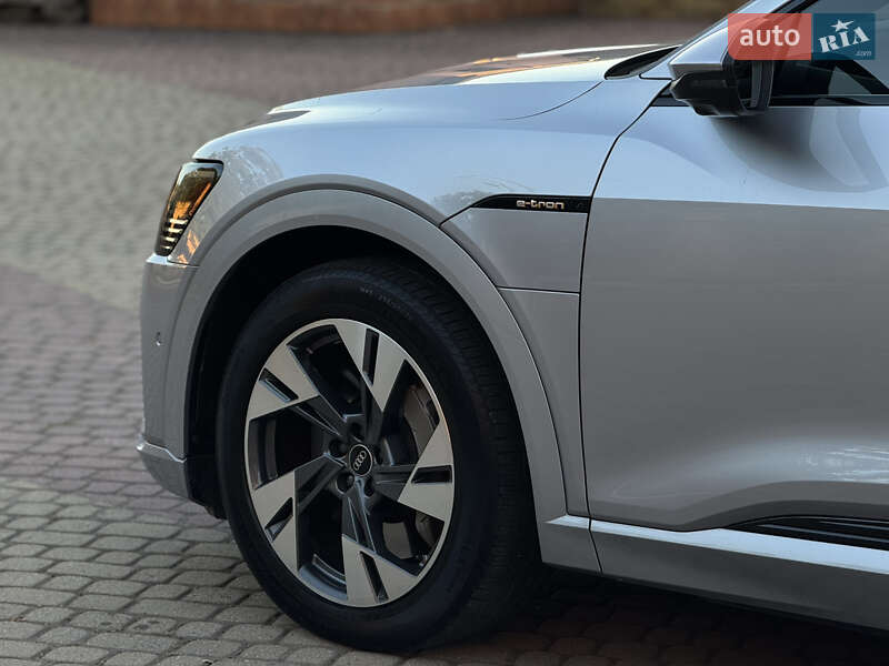 Позашляховик / Кросовер Audi e-tron 2022 в Мукачевому