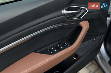 Внедорожник / Кроссовер Audi e-tron 2022 в 