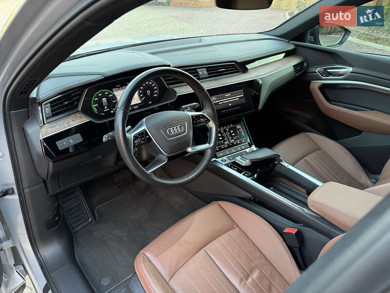Позашляховик / Кросовер Audi e-tron 2022 в Мукачевому