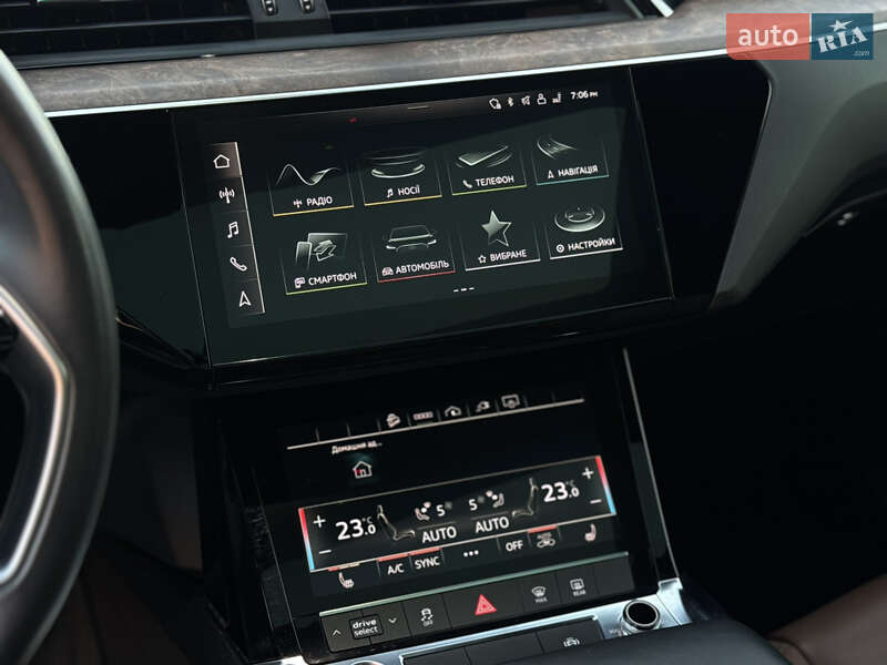 Позашляховик / Кросовер Audi e-tron 2022 в Мукачевому
