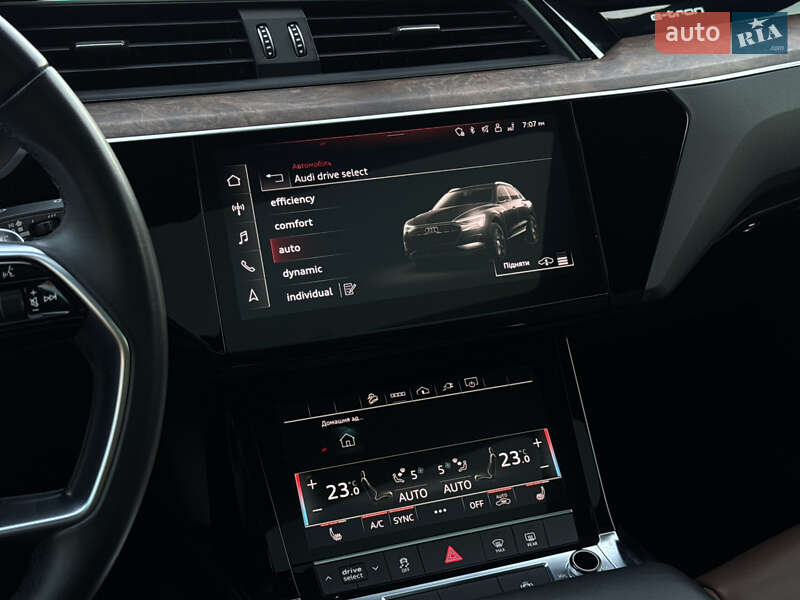 Позашляховик / Кросовер Audi e-tron 2022 в Мукачевому