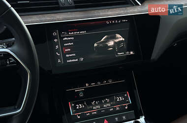 Внедорожник / Кроссовер Audi e-tron 2022 в 