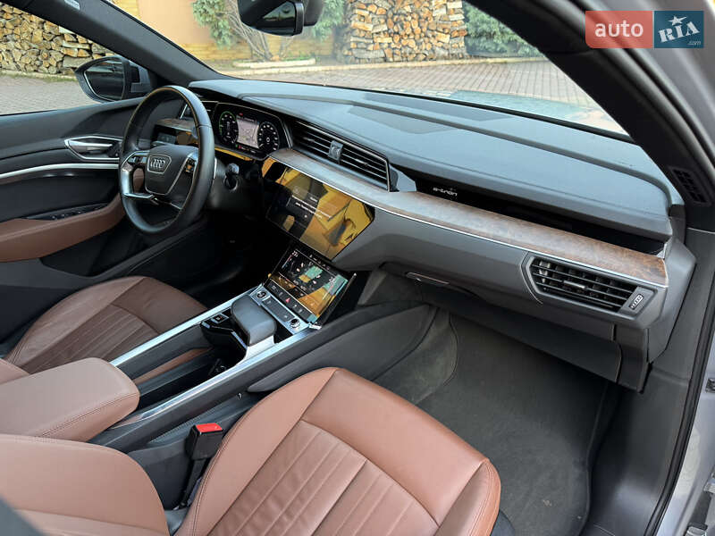 Позашляховик / Кросовер Audi e-tron 2022 в Мукачевому