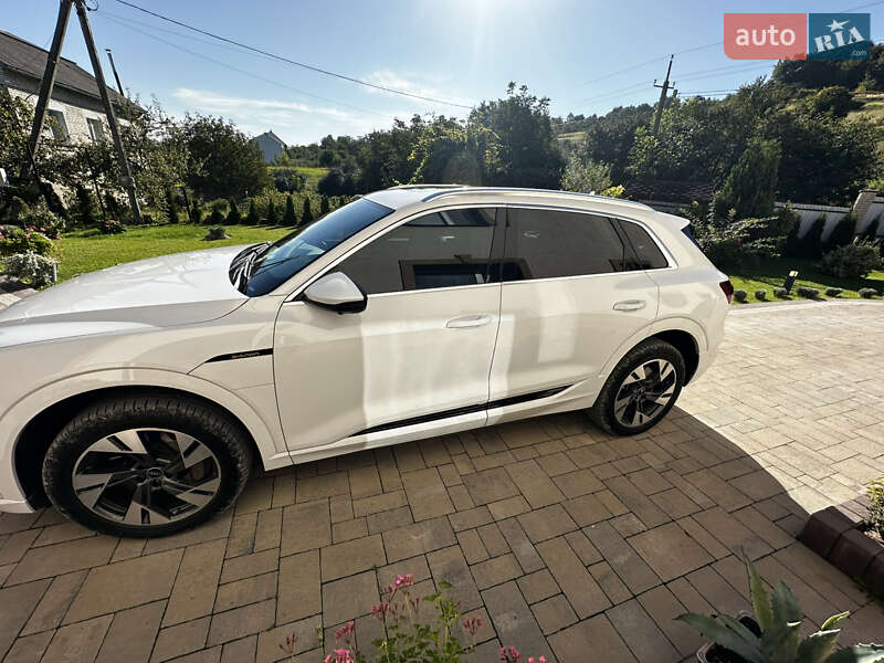 Внедорожник / Кроссовер Audi e-tron 2022 в Золочеве