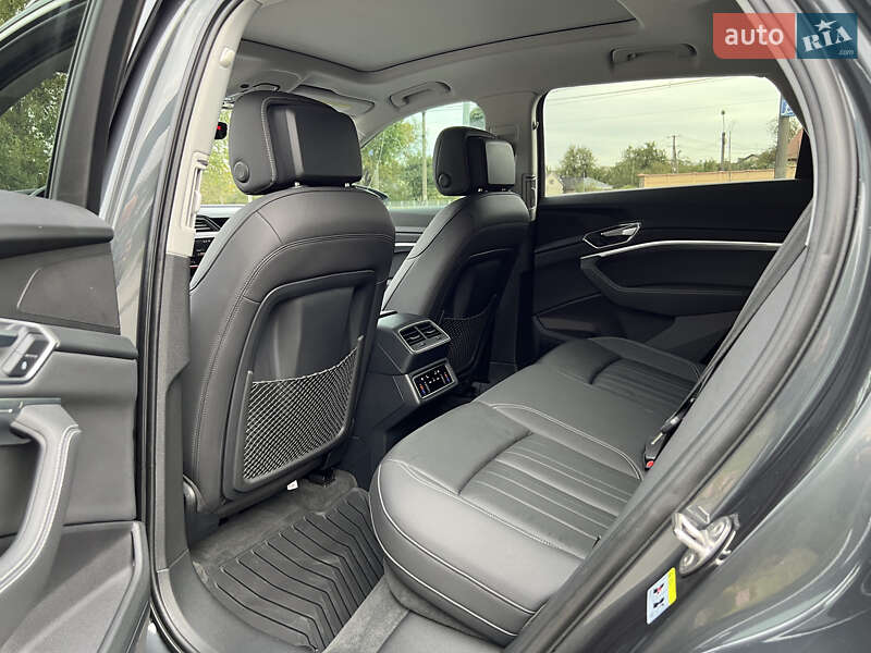 Позашляховик / Кросовер Audi e-tron 2019 в Львові фото 16 Позашляховик / Кросовер Audi e-tron 2019 в Львові