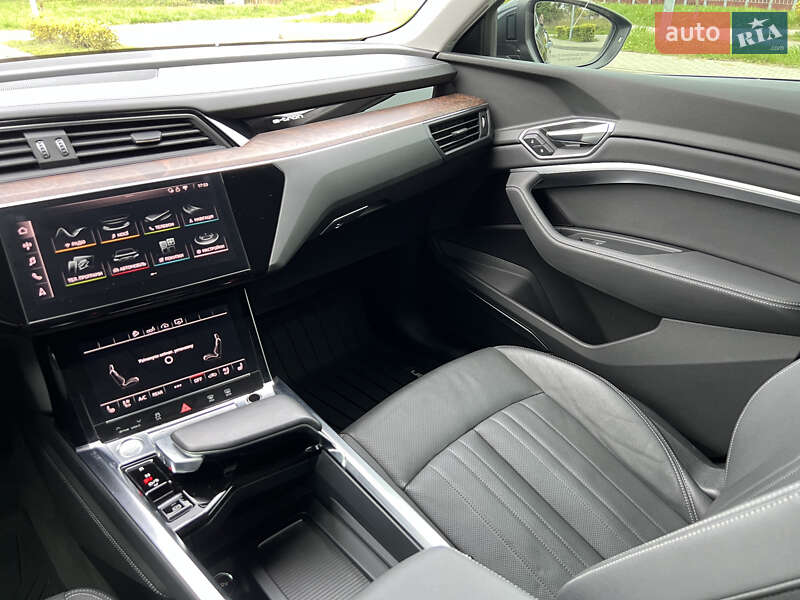Позашляховик / Кросовер Audi e-tron 2019 в Львові фото 12 Позашляховик / Кросовер Audi e-tron 2019 в Львові