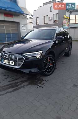 Позашляховик / Кросовер Audi e-tron 2020 в 