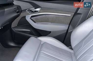 Внедорожник / Кроссовер Audi e-tron 2021 в 