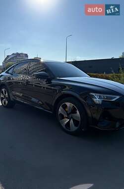 Внедорожник / Кроссовер Audi e-tron 2020 в 