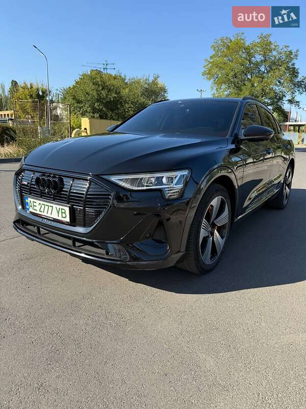 Внедорожник / Кроссовер Audi e-tron 2020 в 