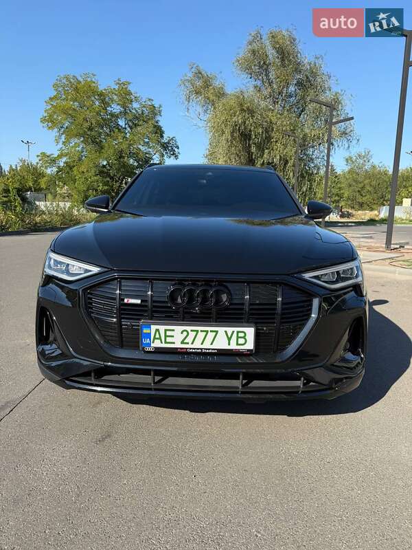Позашляховик / Кросовер Audi e-tron 2020 в Дніпрі