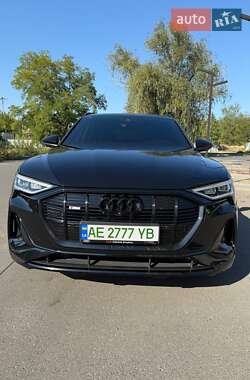 Внедорожник / Кроссовер Audi e-tron 2020 в 