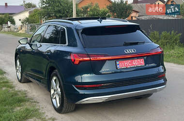 Позашляховик / Кросовер Audi e-tron 2019 в 