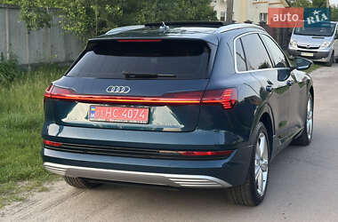 Позашляховик / Кросовер Audi e-tron 2019 в 
