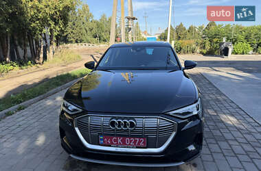 Позашляховик / Кросовер Audi e-tron 2021 в 
