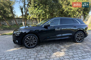 Позашляховик / Кросовер Audi e-tron 2021 в 