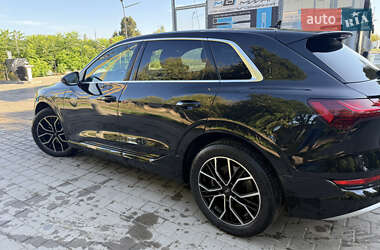 Позашляховик / Кросовер Audi e-tron 2021 в 
