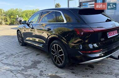 Позашляховик / Кросовер Audi e-tron 2021 в 