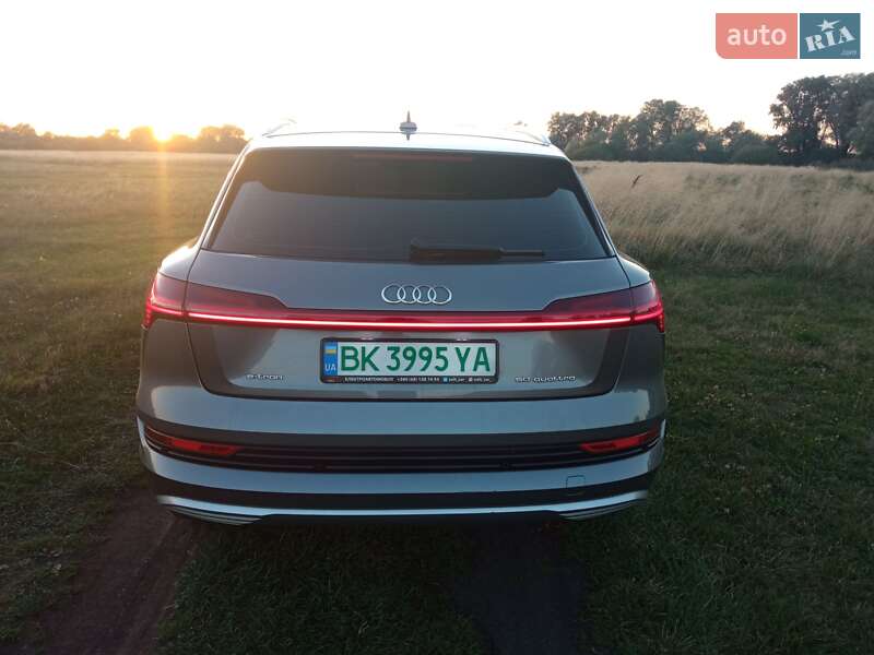 Позашляховик / Кросовер Audi e-tron 2019 в Вараші
