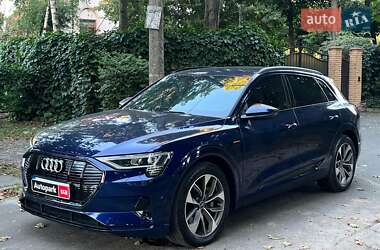Позашляховик / Кросовер Audi e-tron 2021 в 