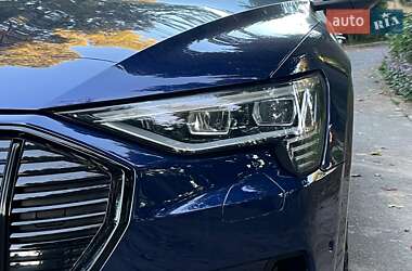 Позашляховик / Кросовер Audi e-tron 2021 в 