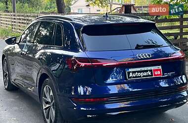 Позашляховик / Кросовер Audi e-tron 2021 в 