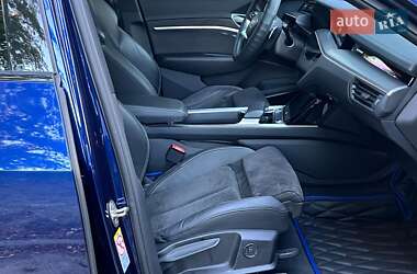 Позашляховик / Кросовер Audi e-tron 2021 в 