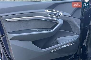 Позашляховик / Кросовер Audi e-tron 2021 в 