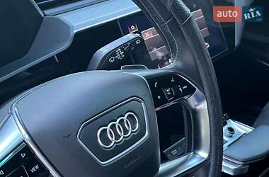 Позашляховик / Кросовер Audi e-tron 2021 в 