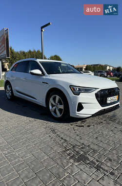 Внедорожник / Кроссовер Audi e-tron 2019 в 